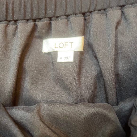 LOFT Medium Black Pleated Front/Back Elastic Wide Band Lined Skirt - Picture 4 of 12